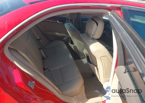 2010 Mercedes-Benz C 300 Luxury 4Matic/Sport 4Matic z USA, uszkodzony, nr VIN WDDGF8BB9AF451684